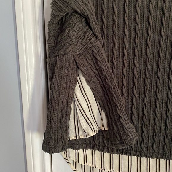 Grey textured and layered top - Picture 5 of 5